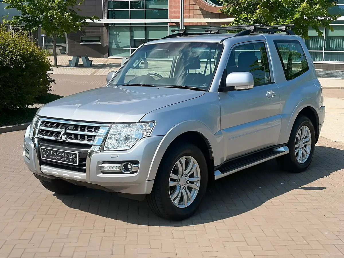 Used 2016 Mitsubishi Shogun SG2 Silver - Interior and Exterior details 10