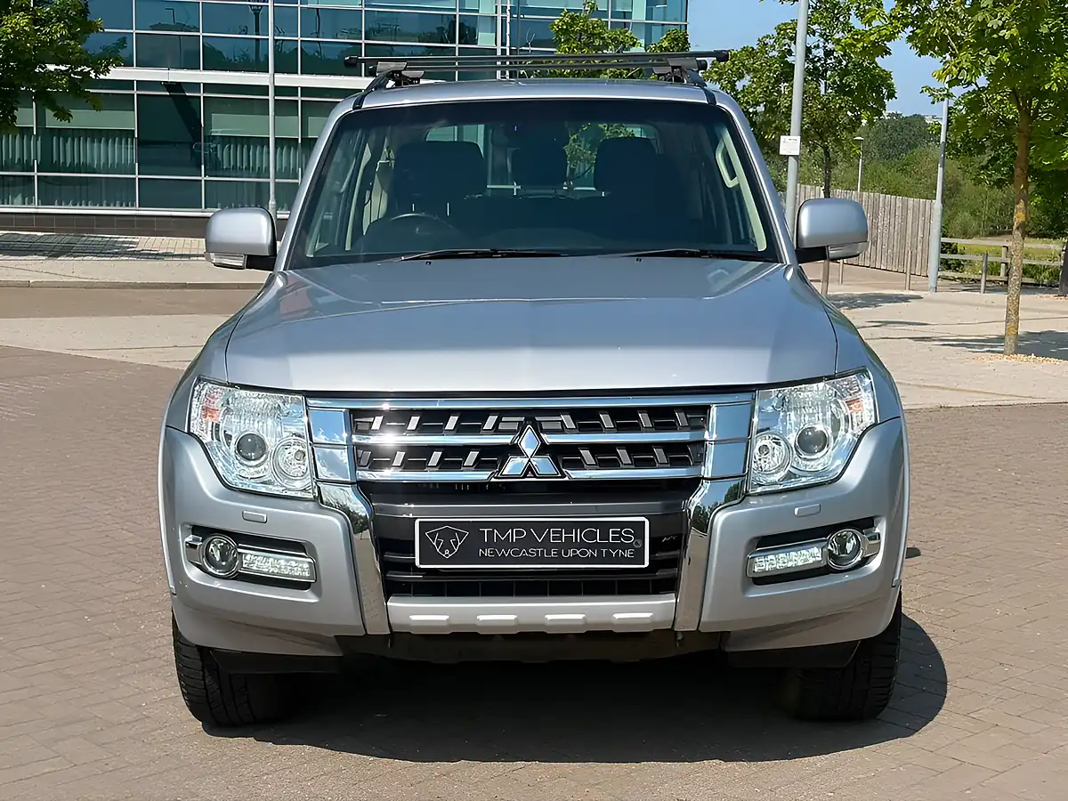 Used 2016 Mitsubishi Shogun SG2 Silver - Interior and Exterior details 11