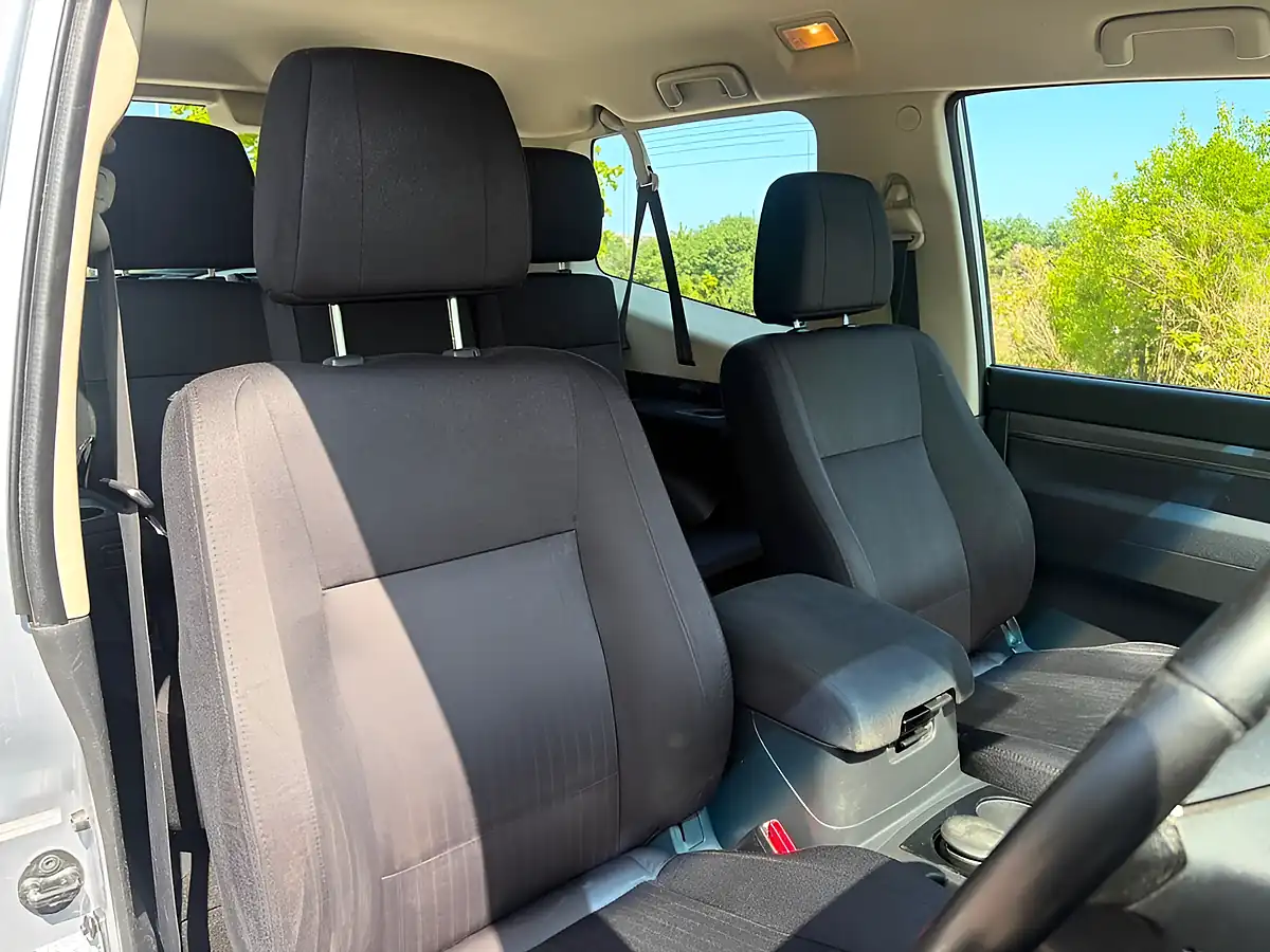 Used 2016 Mitsubishi Shogun SG2 Silver - Interior and Exterior details 12