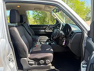 Used 2016 Mitsubishi Shogun SG2 Silver - Interior and Exterior details 14