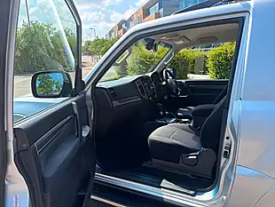 Used 2016 Mitsubishi Shogun SG2 Silver - Interior and Exterior details 17