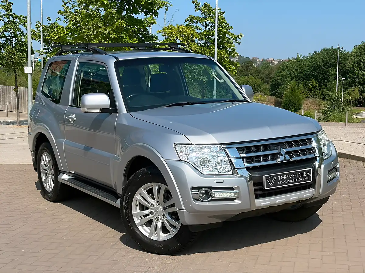 Used 2016 Mitsubishi Shogun SG2 Silver - Interior and Exterior details 4