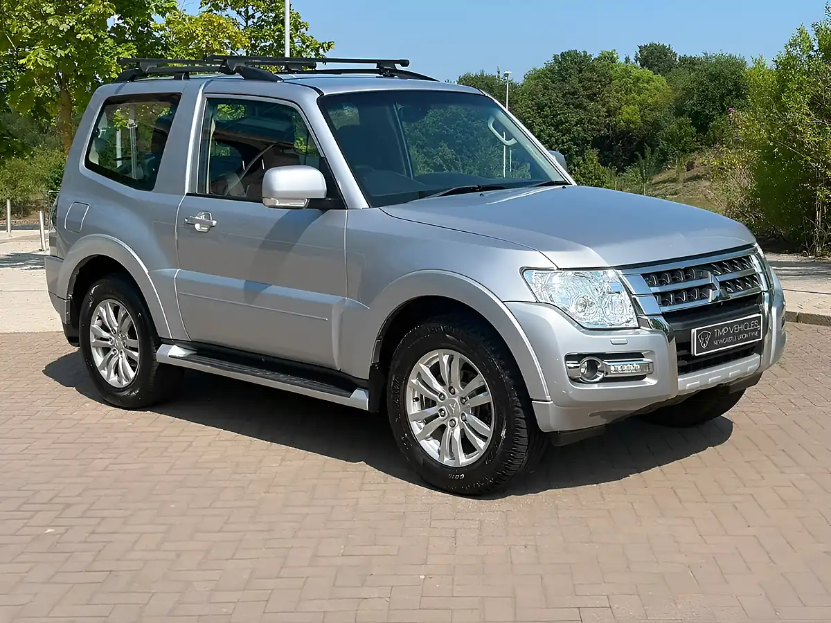 Used 2016 Mitsubishi Shogun SG2 Silver - Interior and Exterior details 5