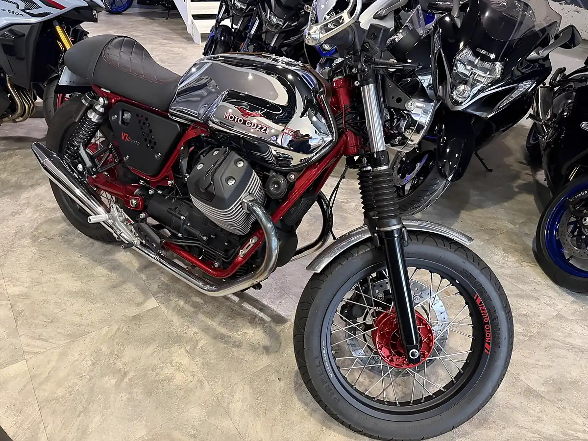 Used 2016 Moto Guzzi V7 744 Racer Silver - Front View