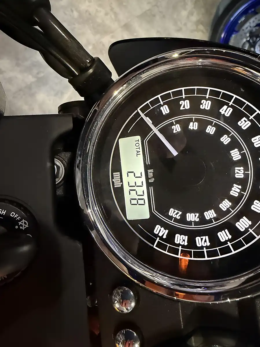 Used 2016 Moto Guzzi V7 744 Racer Silver - Interior and Exterior details 14
