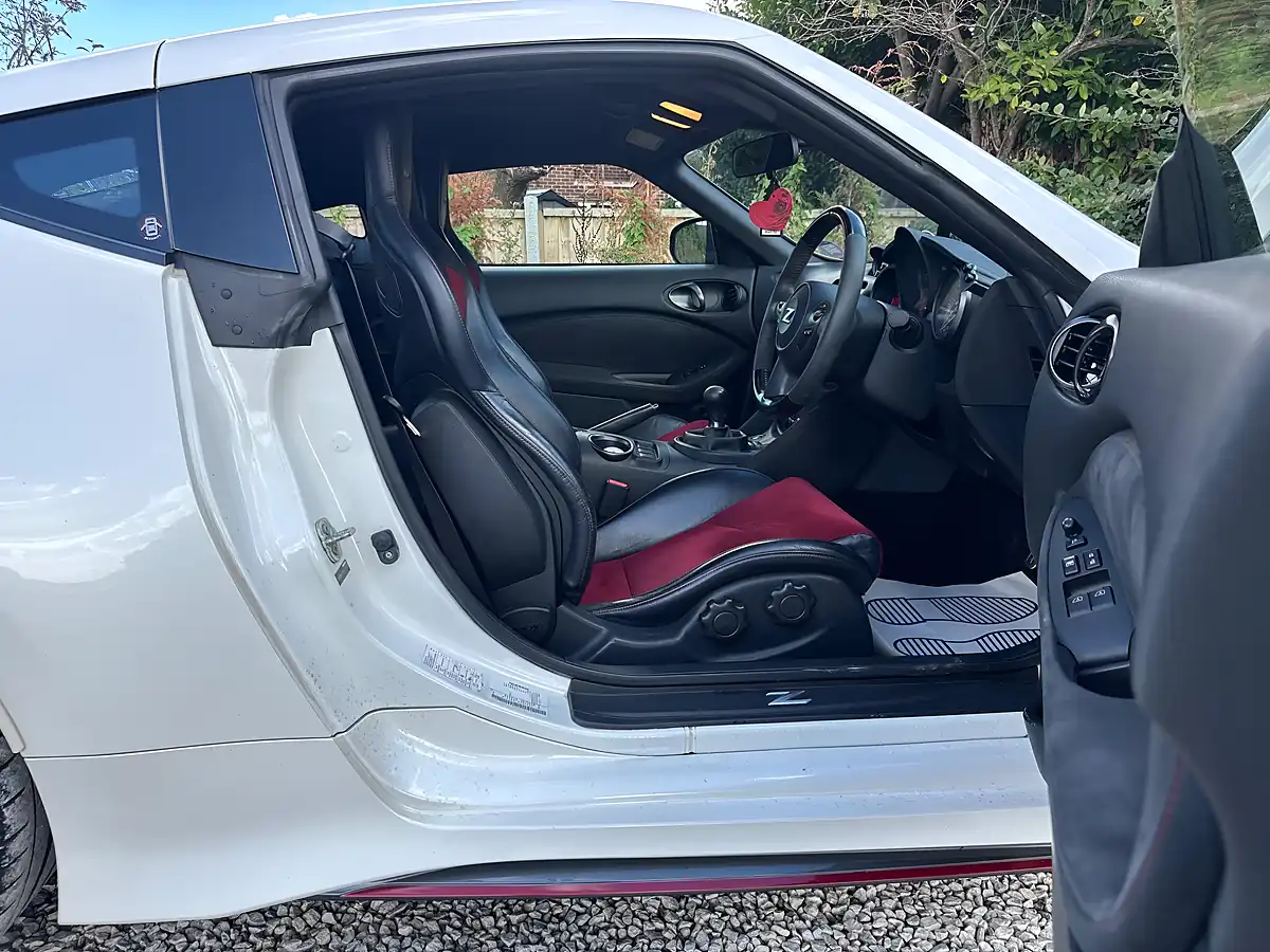 Used 2016 Nissan 370 Z Nismo White - Interior and Exterior details 10