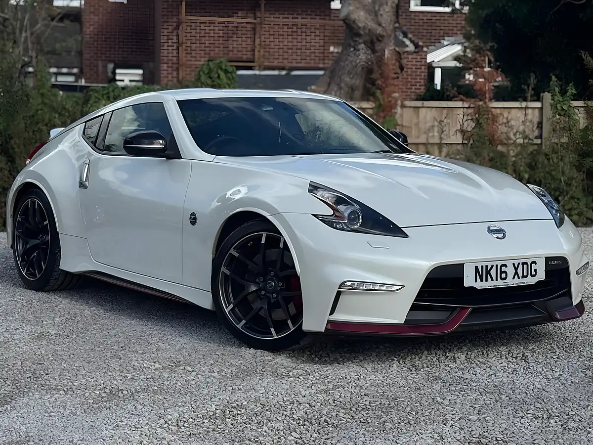 Used 2016 Nissan 370 Z Nismo White - Interior and Exterior details 11