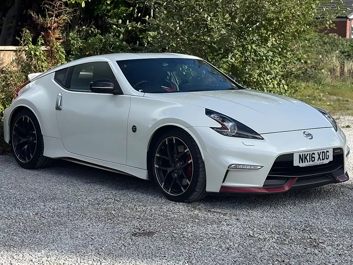 Used 2016 Nissan 370 Z Nismo White - Interior and Exterior details 3