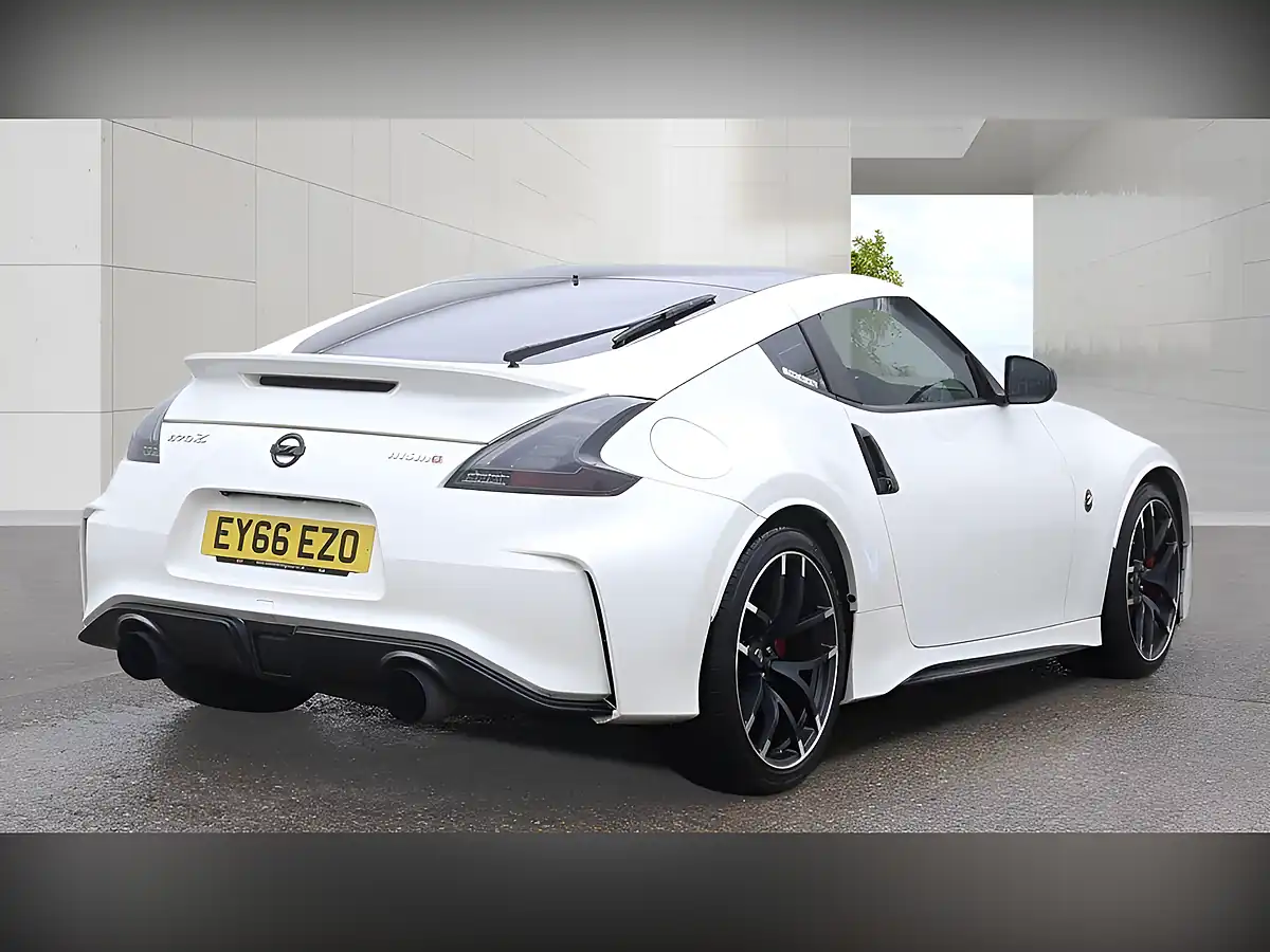 Used 2016 Nissan 370Z Nismo White - Interior and Exterior details 8
