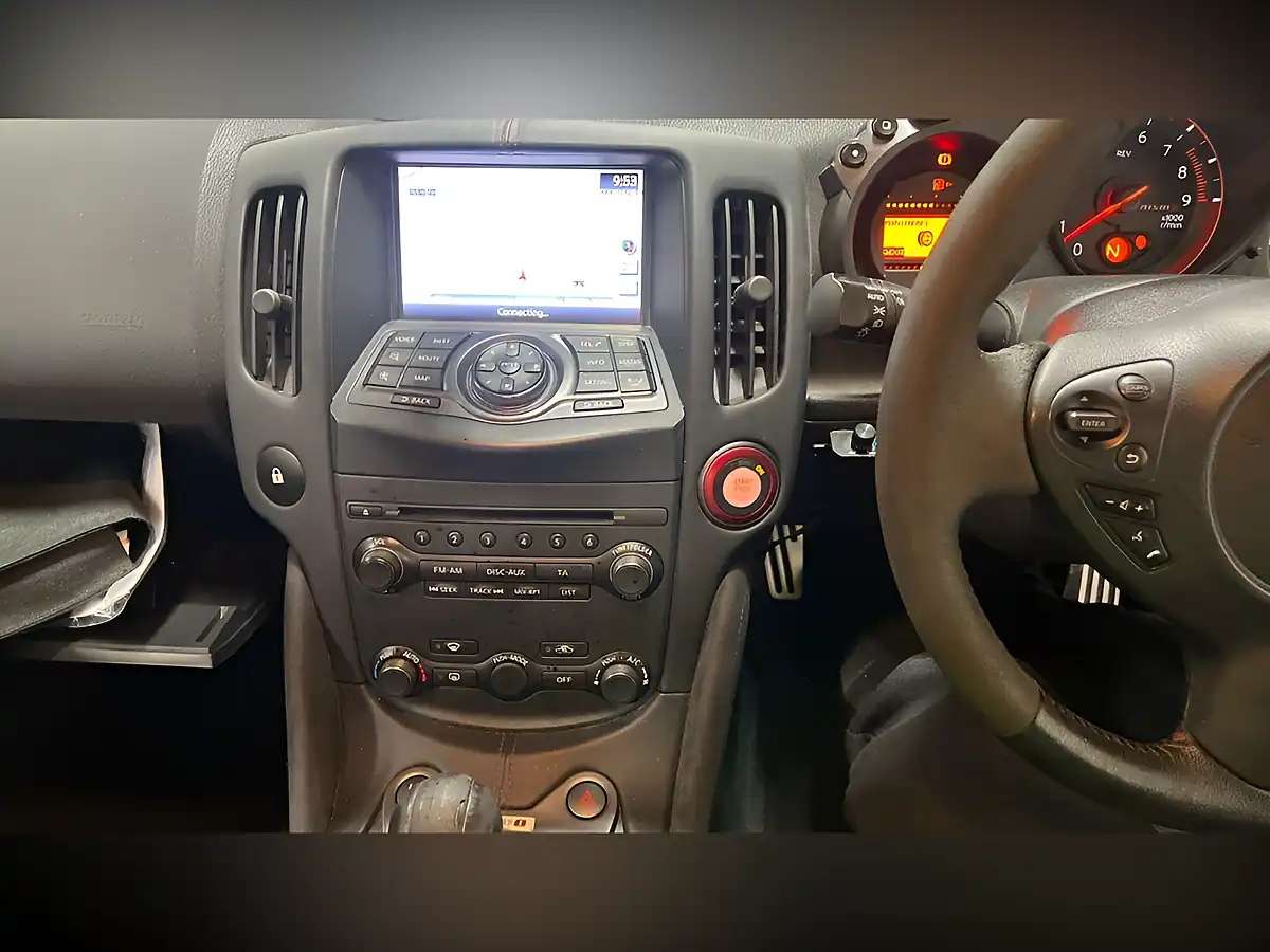 Used 2016 Nissan 370Z Nismo White - Interior and Exterior details 9