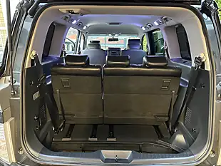 Used 2016 Nissan Elgrand Highway Star S Grey - Interior and Exterior details 10