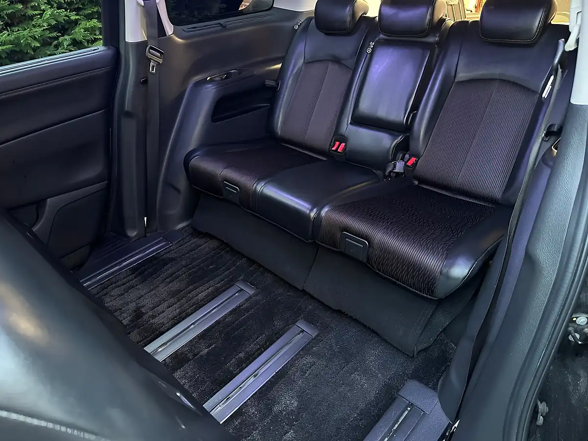 Used 2016 Nissan Elgrand Highway Star S Grey - Interior and Exterior details 12