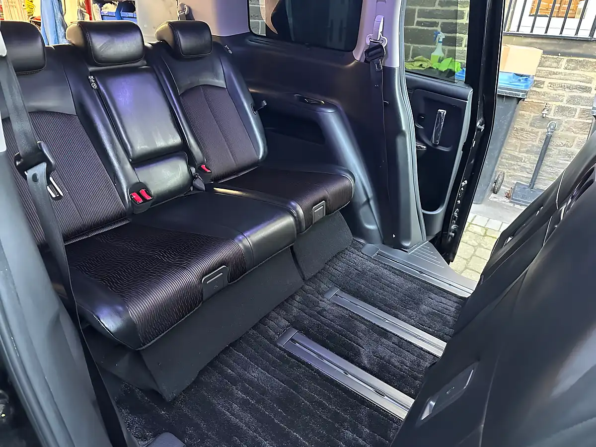 Used 2016 Nissan Elgrand Highway Star S Grey - Interior and Exterior details 13