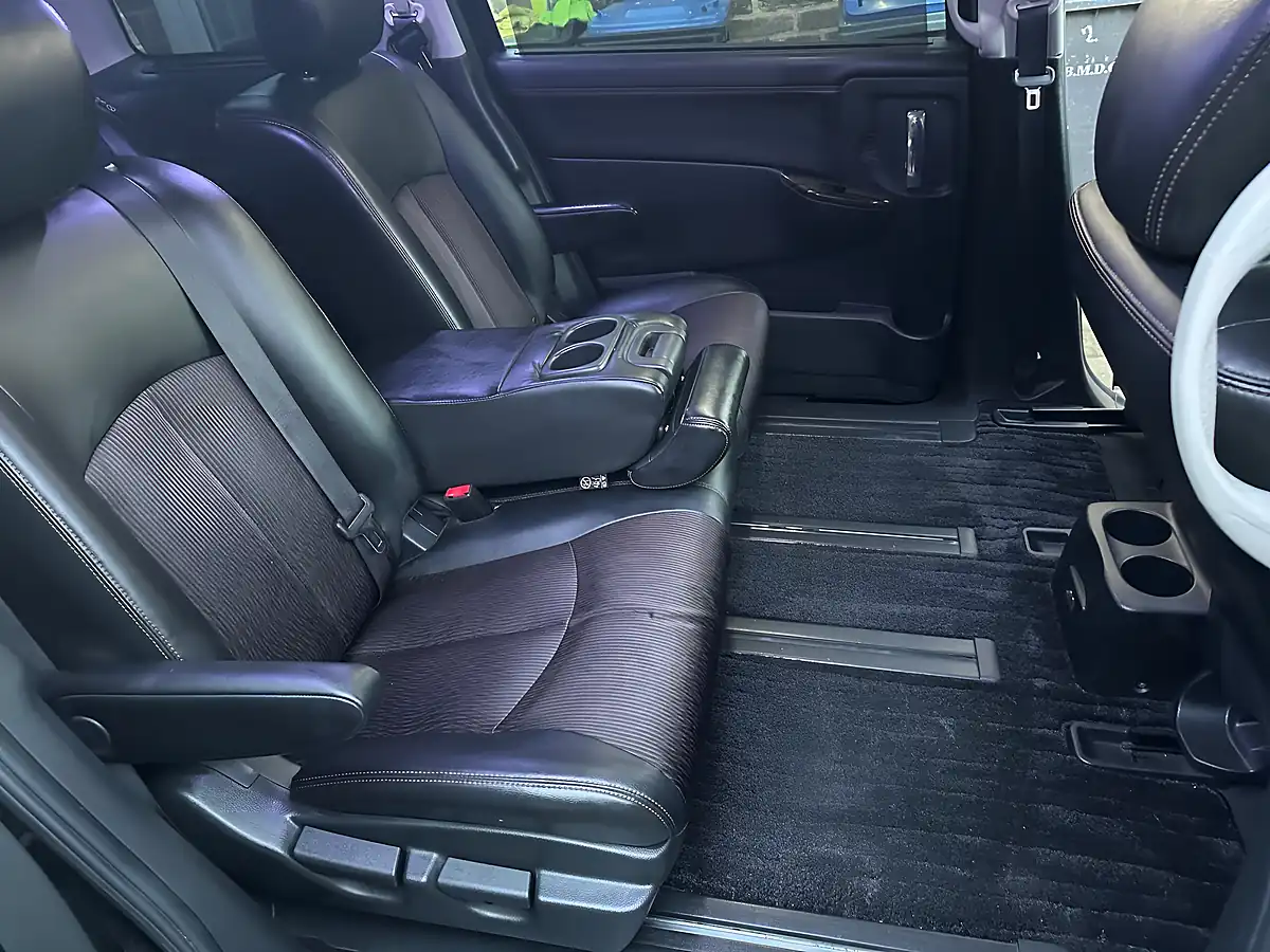 Used 2016 Nissan Elgrand Highway Star S Grey - Interior and Exterior details 17