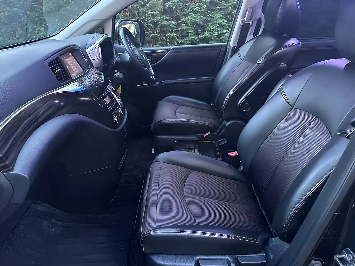 Used 2016 Nissan Elgrand Highway Star S Grey - Interior and Exterior details 18