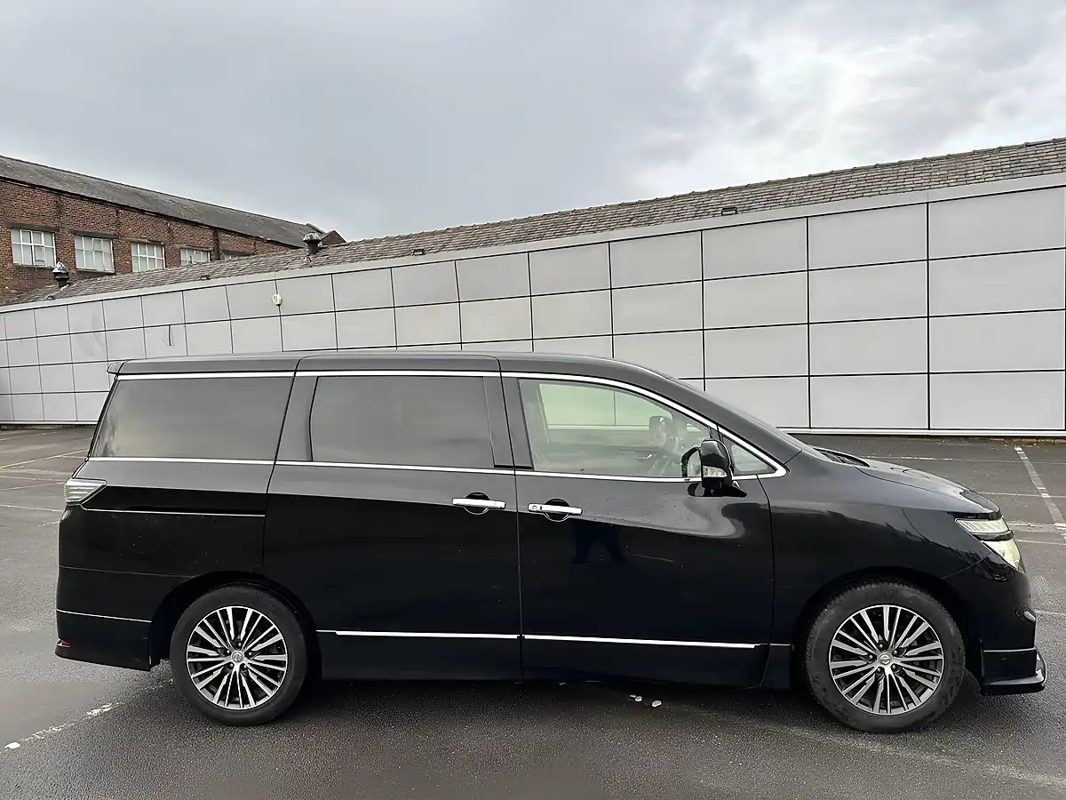 Used 2016 Nissan Elgrand Highway Star S Grey - Interior and Exterior details 2