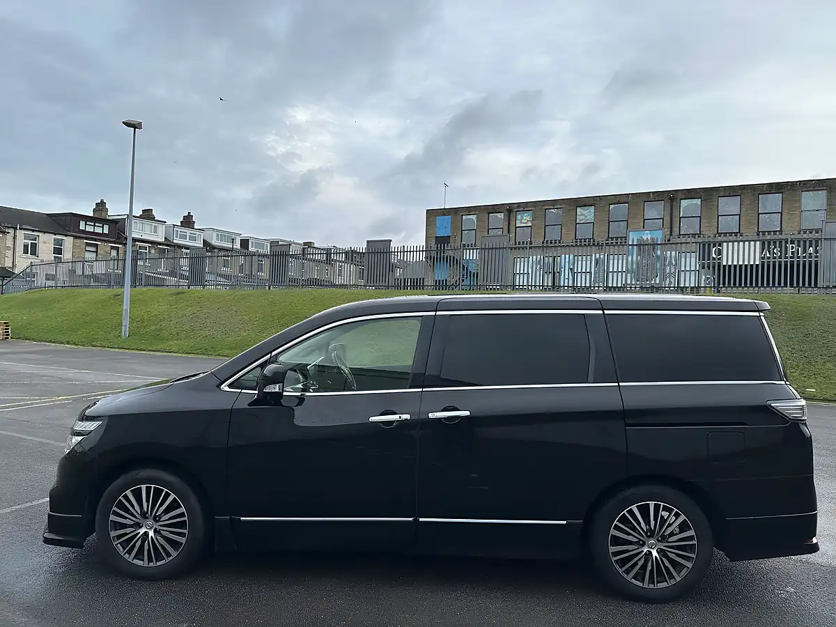 Used 2016 Nissan Elgrand Highway Star S Grey - Interior and Exterior details 5