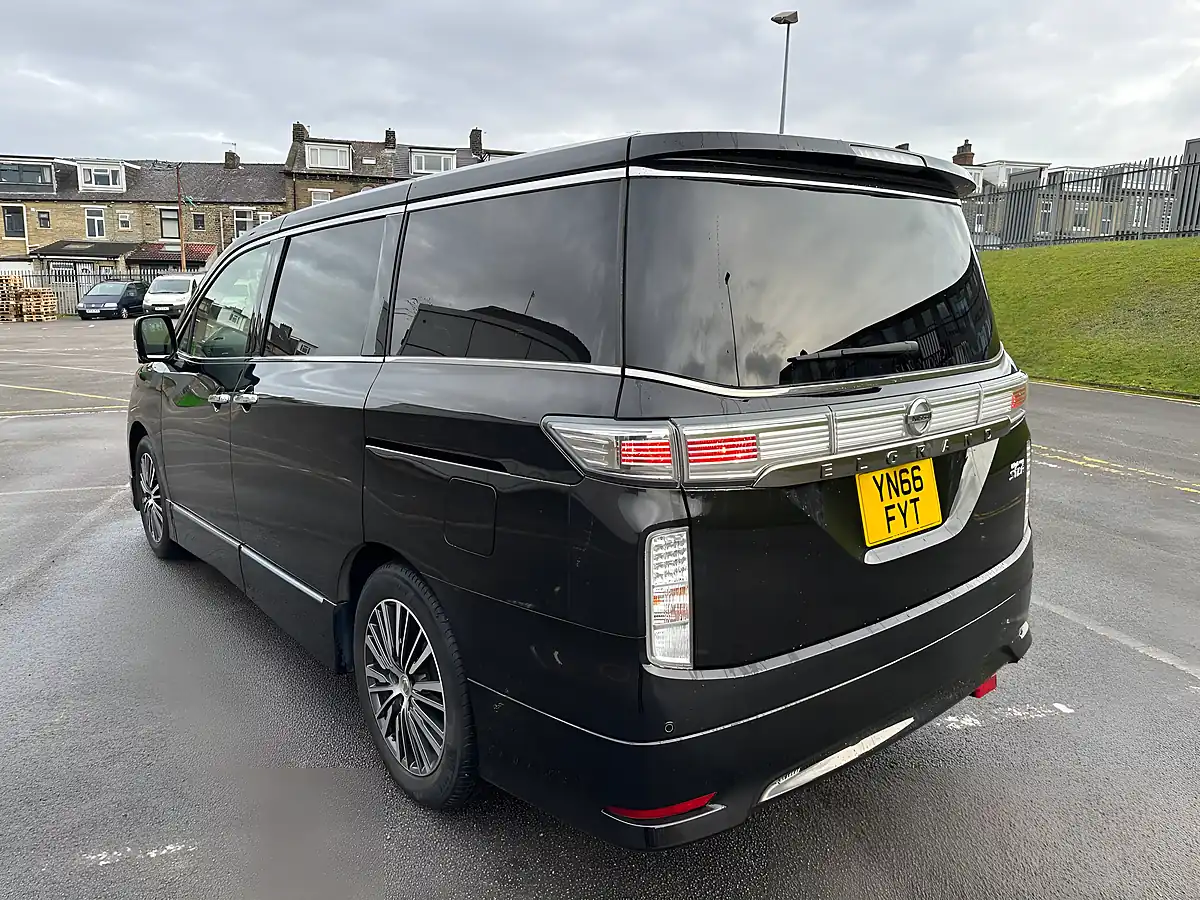 Used 2016 Nissan Elgrand Highway Star S Grey - Interior and Exterior details 6