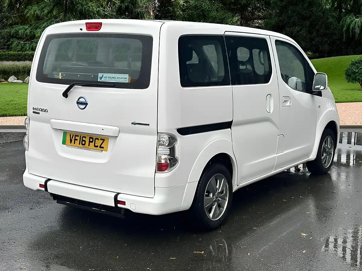 Used 2016 Nissan eNV200 Evalia Tekna White - Interior and Exterior details 12