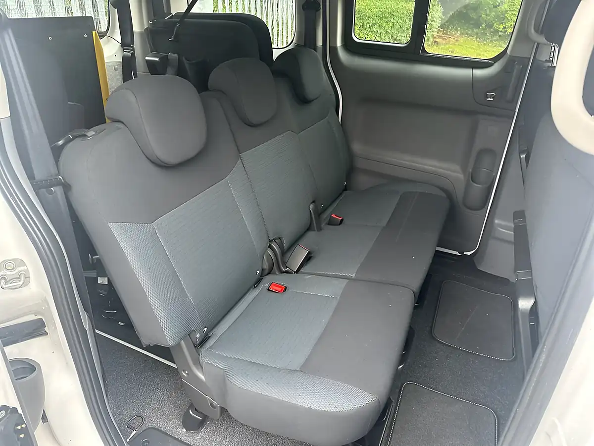 Used 2016 Nissan eNV200 Evalia Tekna White - Interior and Exterior details 17