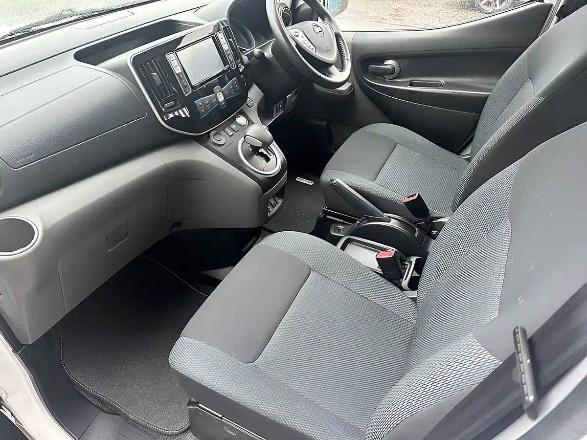 Used 2016 Nissan eNV200 Evalia Tekna White - Interior and Exterior details 18