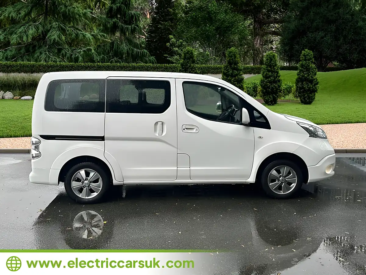 Used 2016 Nissan eNV200 Evalia Tekna White - Interior and Exterior details 4