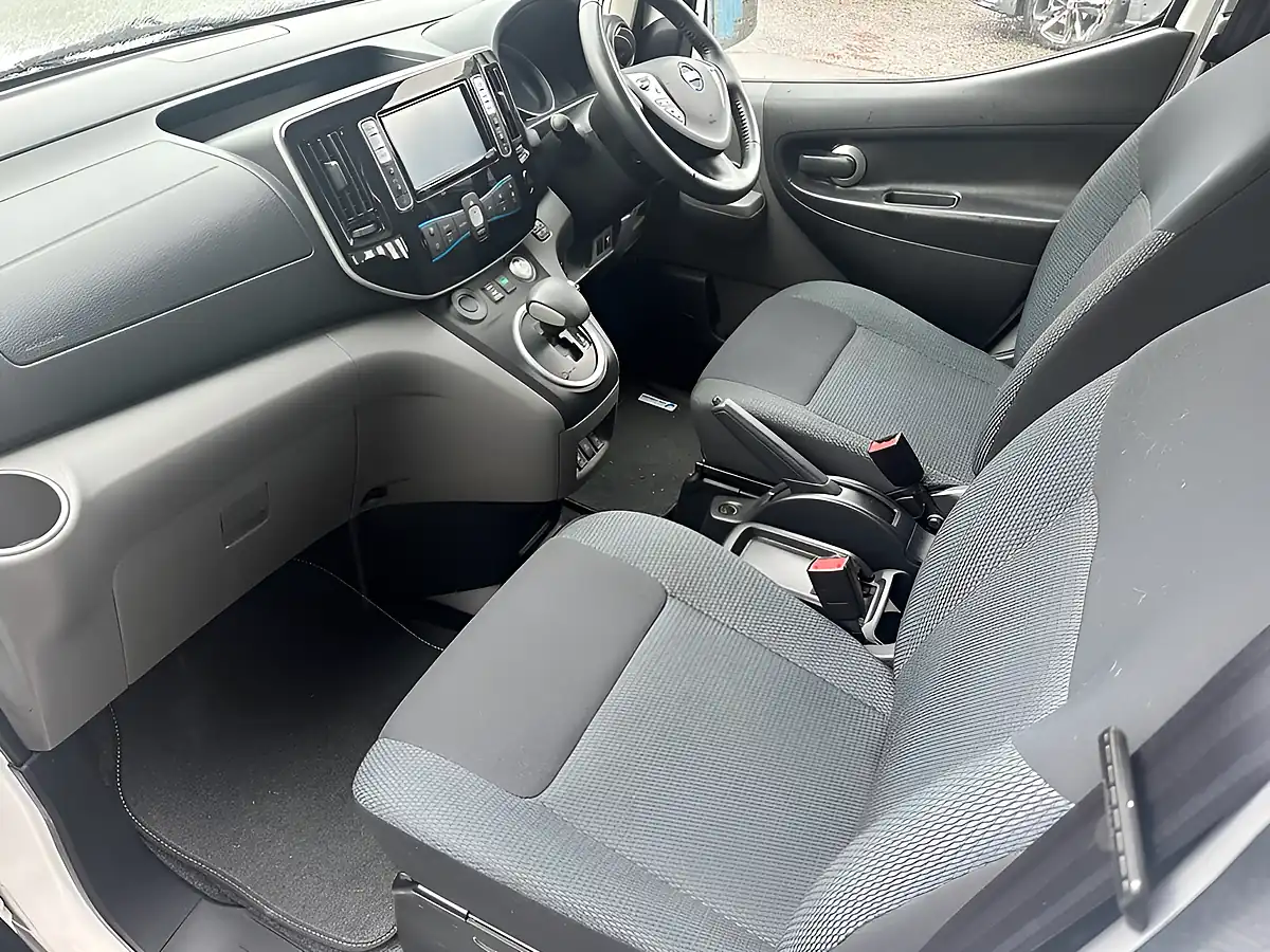 Used 2016 Nissan eNV200 Evalia Tekna White - Interior and Exterior details 6