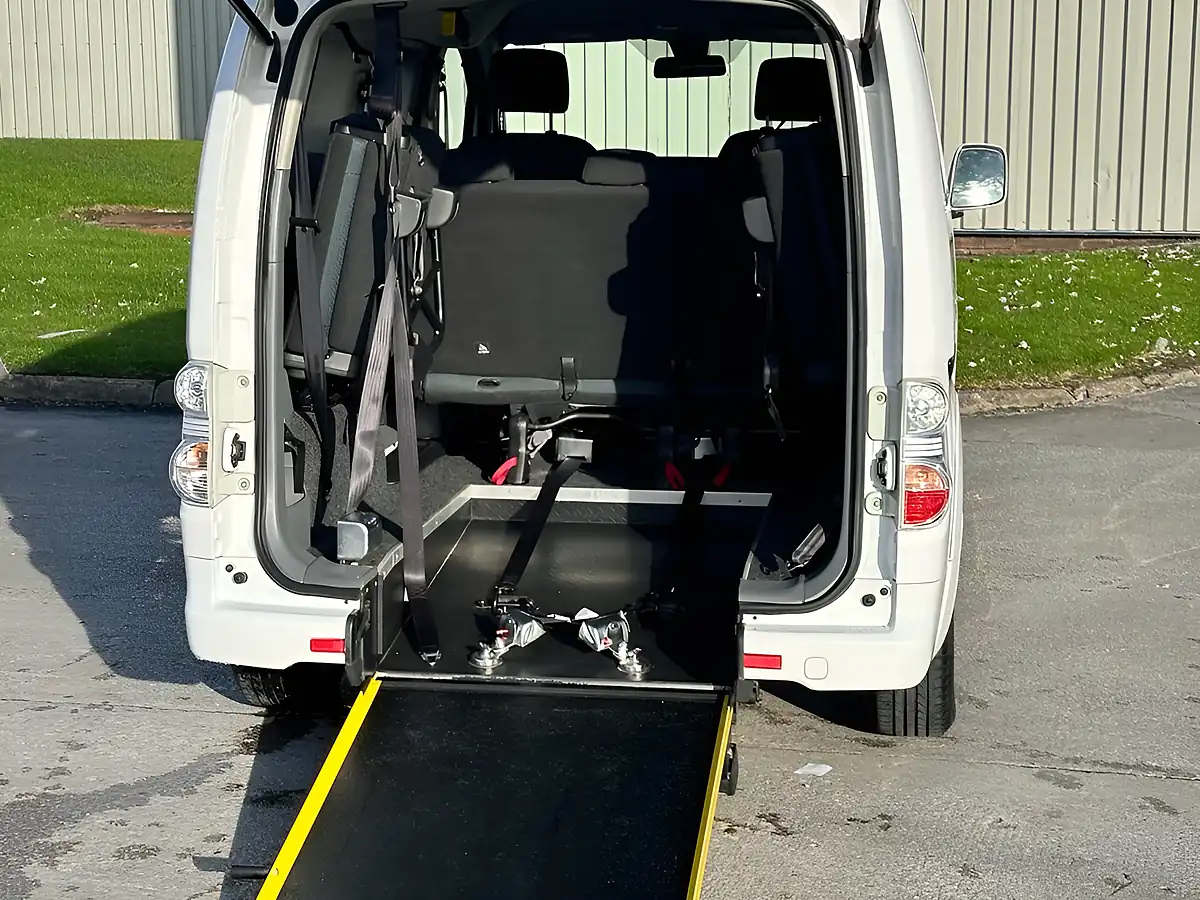Used 2016 Nissan eNV200 Evalia Tekna White - Interior and Exterior details 7