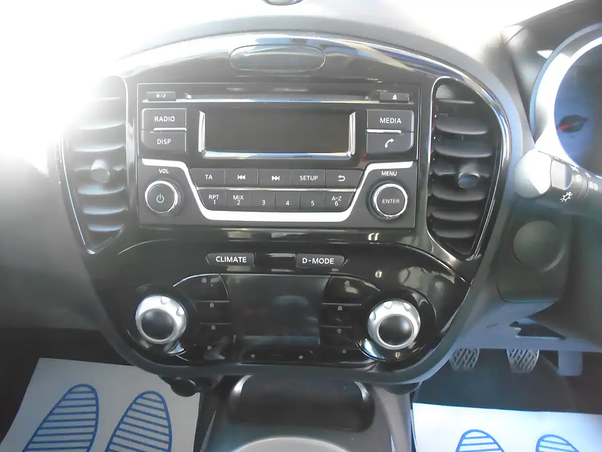 Used 2016 Nissan Juke Acenta Silver - Interior and Exterior details 10