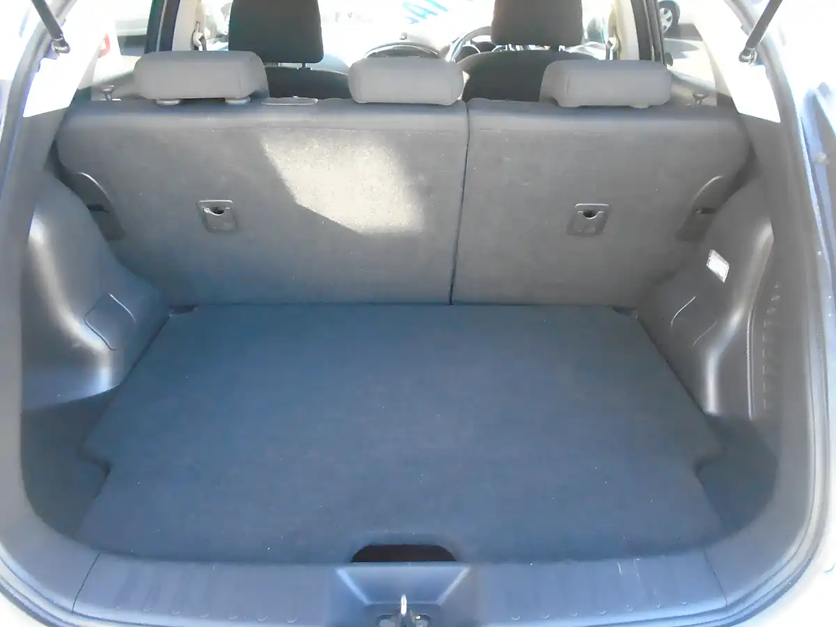 Used 2016 Nissan Juke Acenta Silver - Interior and Exterior details 16