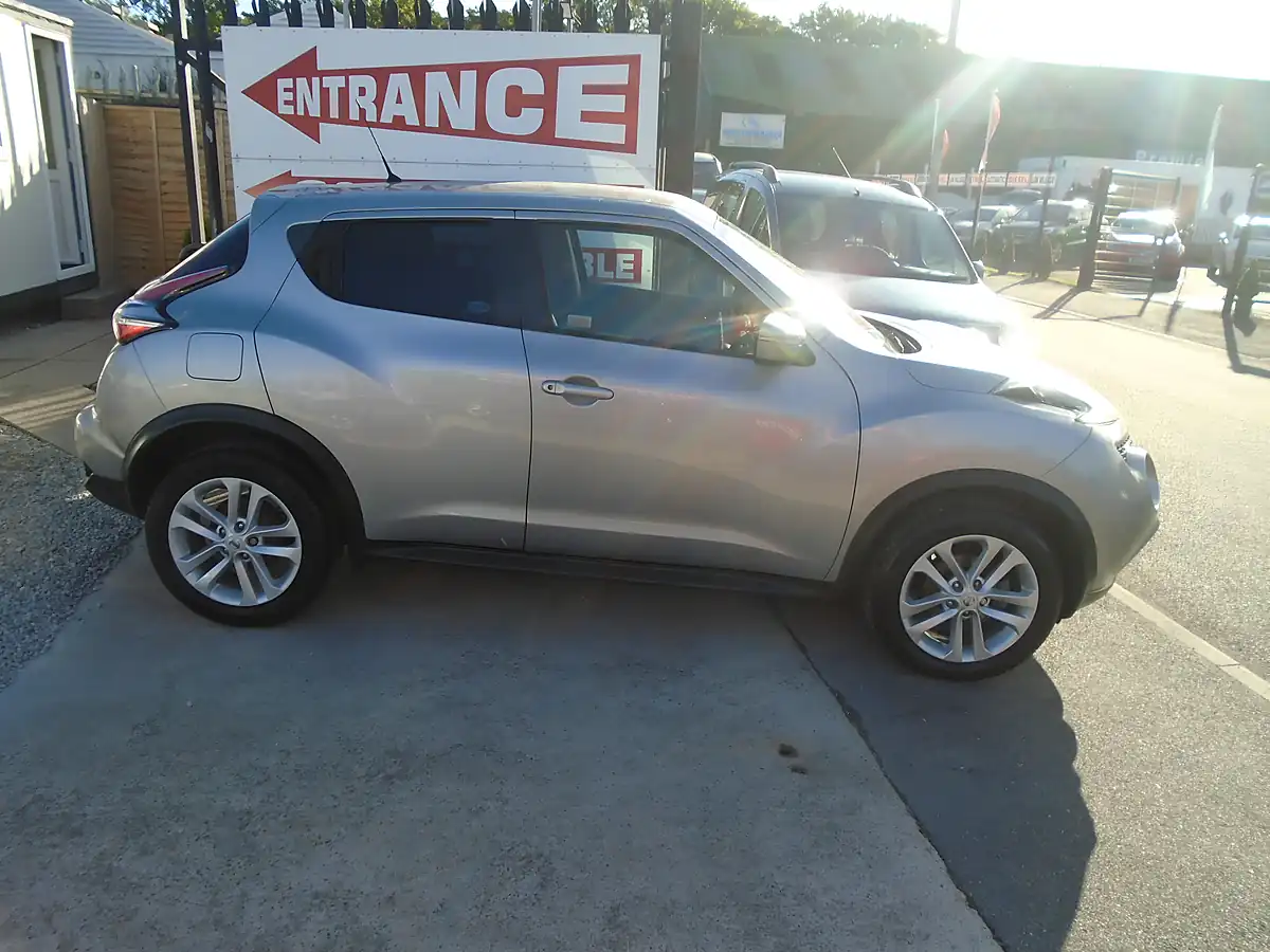Used 2016 Nissan Juke Acenta Silver - Interior and Exterior details 6