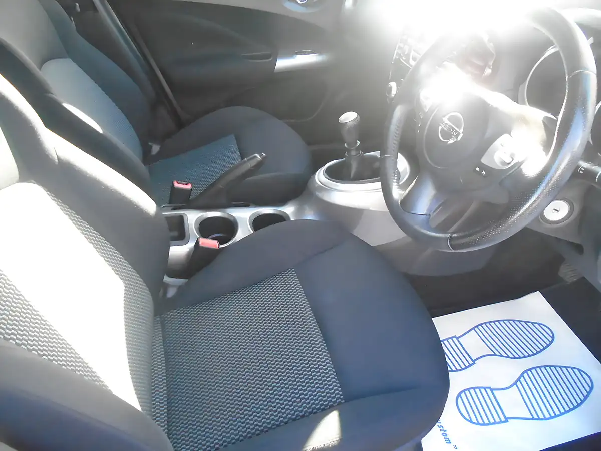 Used 2016 Nissan Juke Acenta Silver - Interior and Exterior details 9