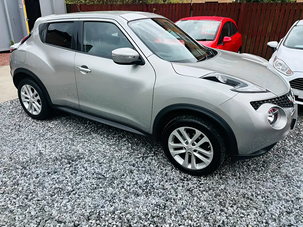Used 2016 Nissan Juke Acenta Silver - Front View