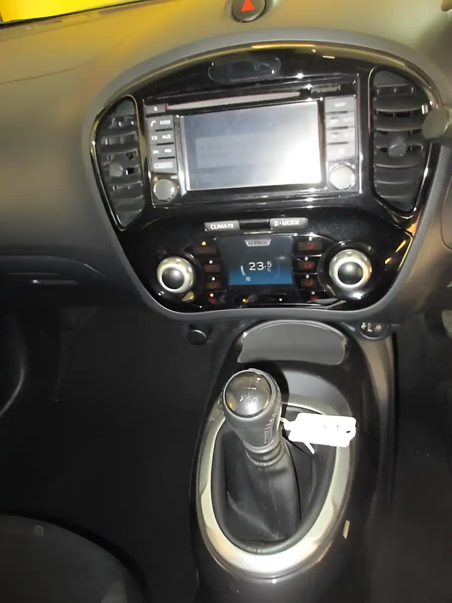 Used 2016 Nissan Juke N-Connect Silver - Interior and Exterior details 10
