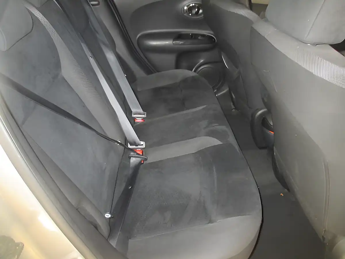 Used 2016 Nissan Juke N-Connect Silver - Interior and Exterior details 8