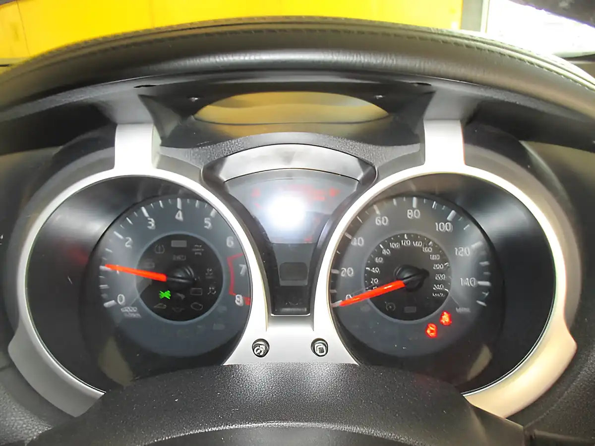 Used 2016 Nissan Juke N-Connect Silver - Interior and Exterior details 9
