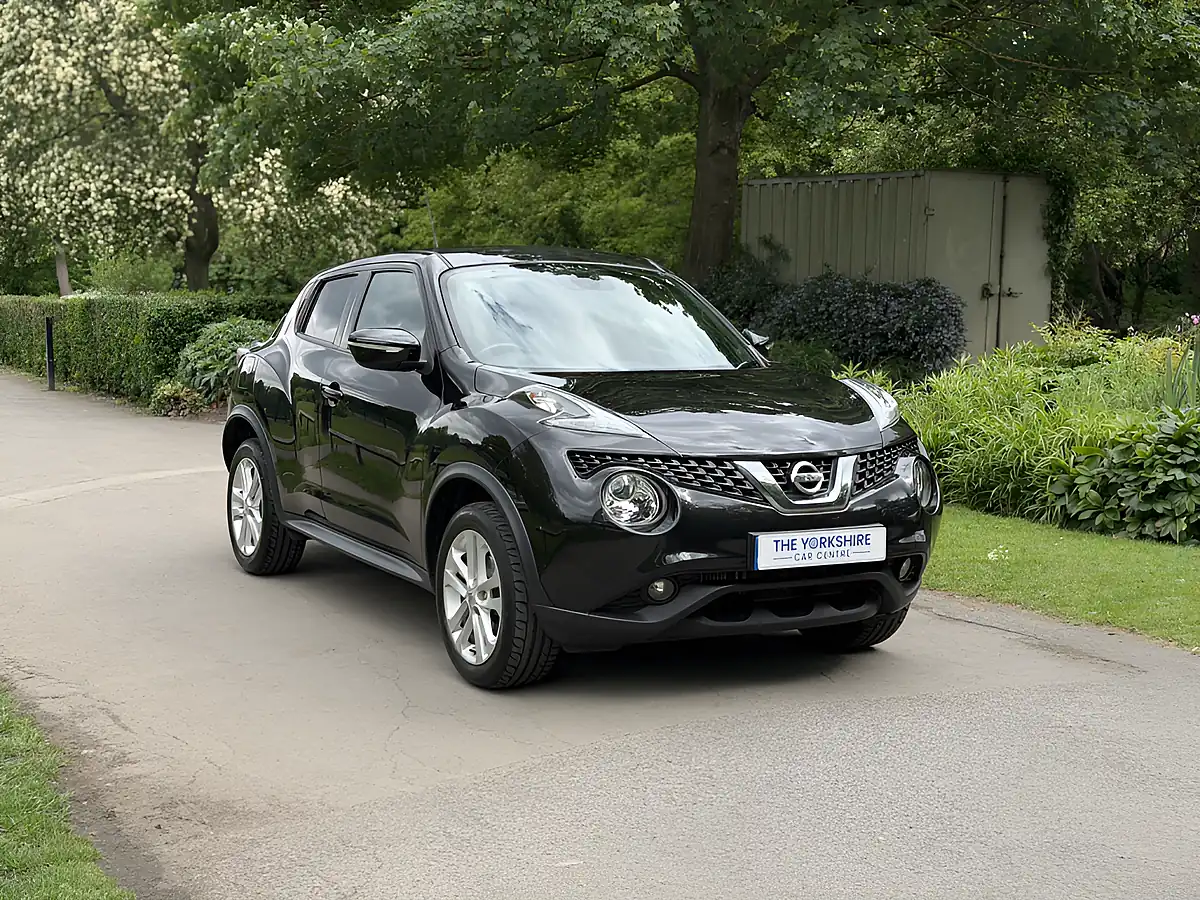 Used 2016 Nissan Juke N-Connecta Black - Front View