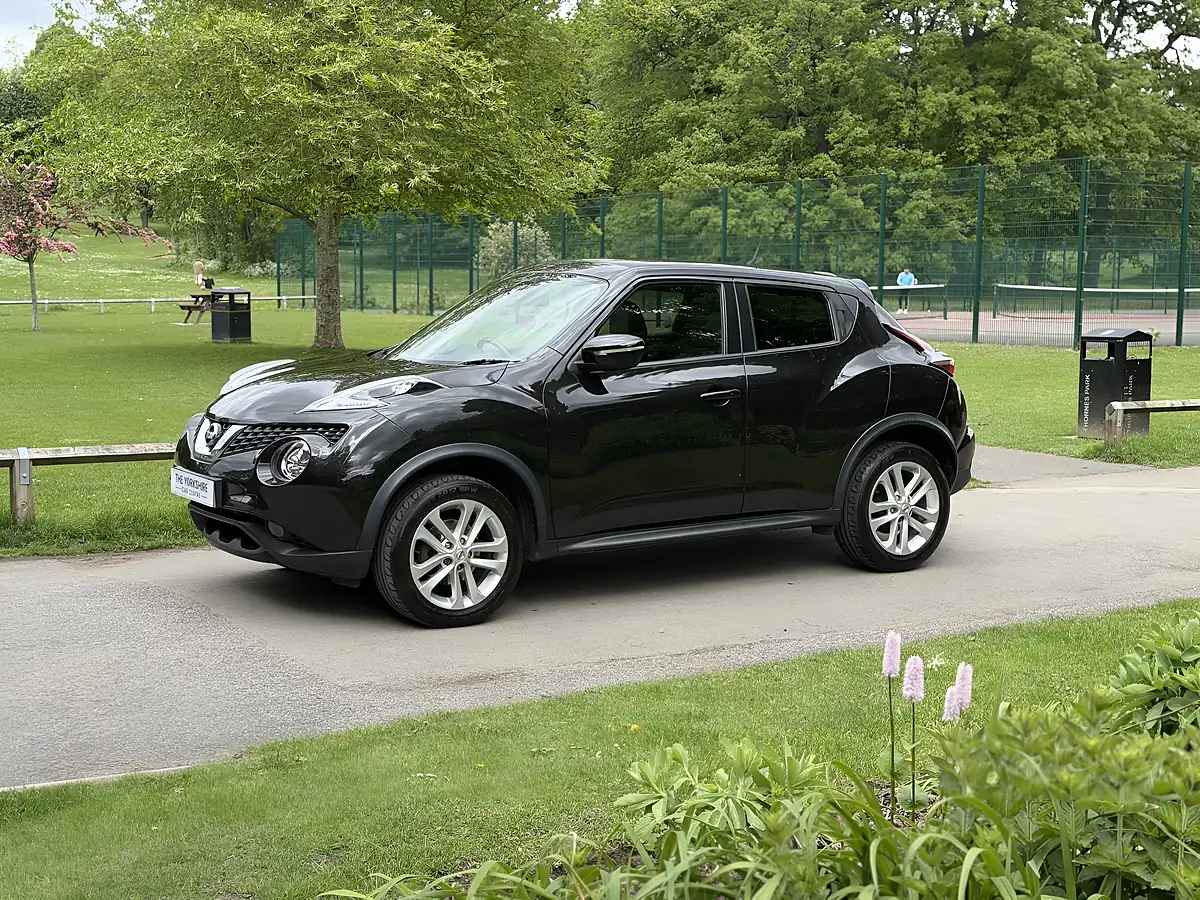 Used 2016 Nissan Juke N-Connecta Black - Interior and Exterior details 5