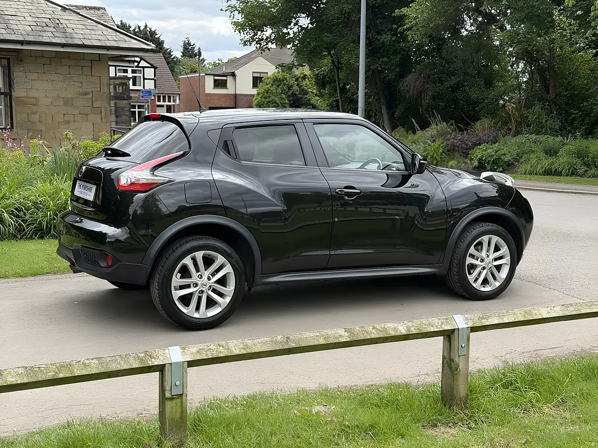 Used 2016 Nissan Juke N-Connecta Black - Interior and Exterior details 9