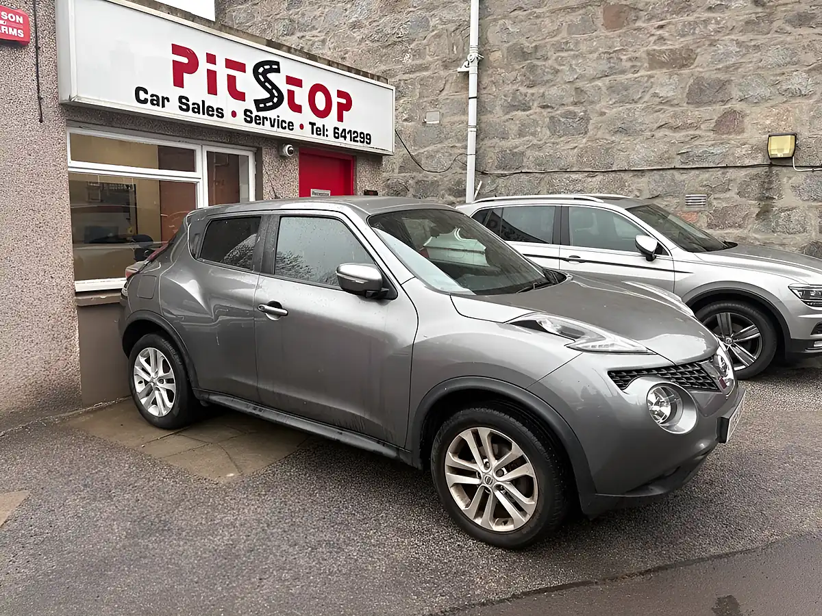 Used 2016 Nissan Juke N-Connecta Grey - Front View