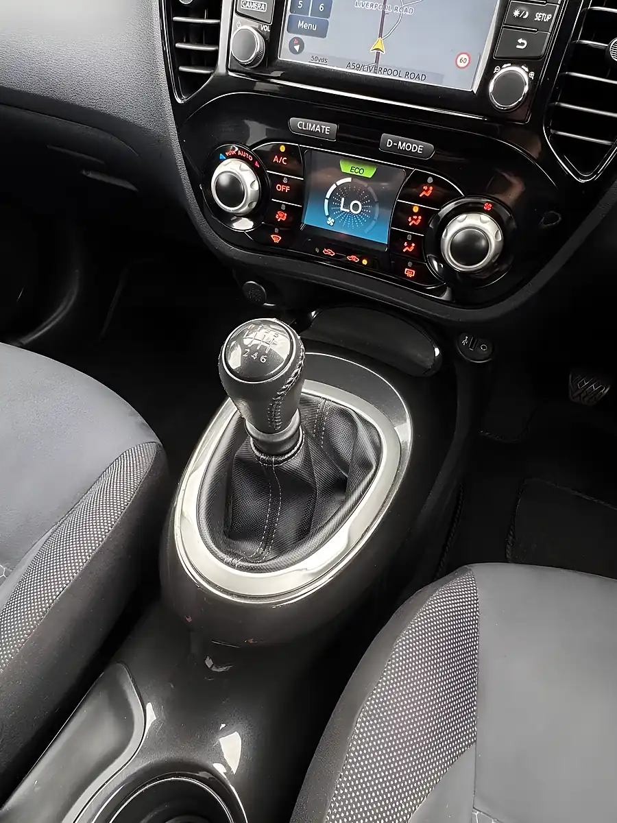 Used 2016 Nissan Juke N-Connecta Ink Blue Pearl - Interior and Exterior details 20