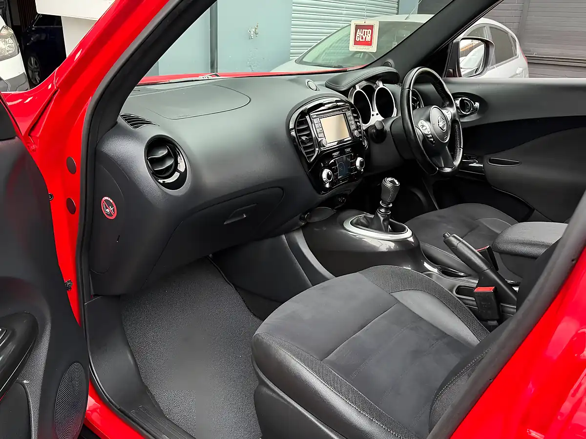 Used 2016 Nissan Juke N-Connecta Red - Interior and Exterior details 11