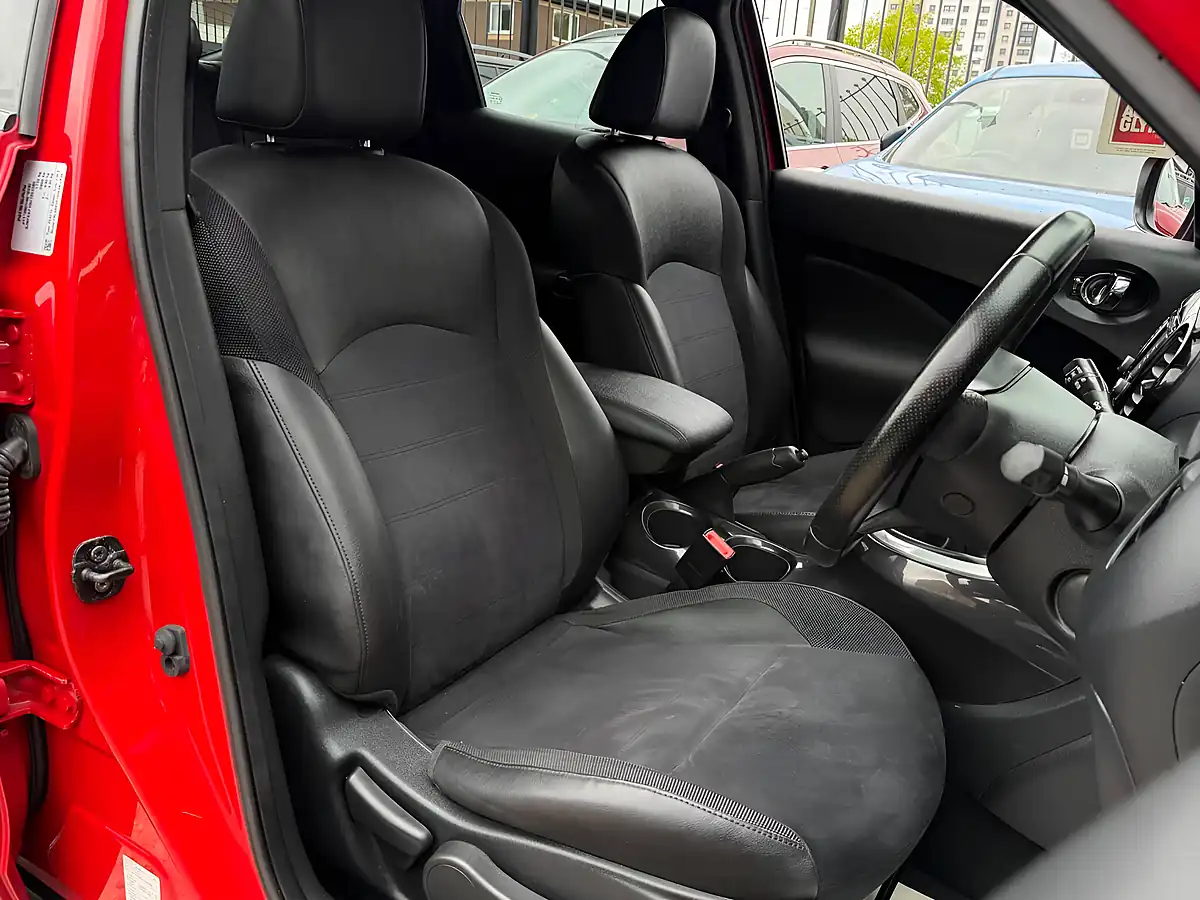 Used 2016 Nissan Juke N-Connecta Red - Interior and Exterior details 16