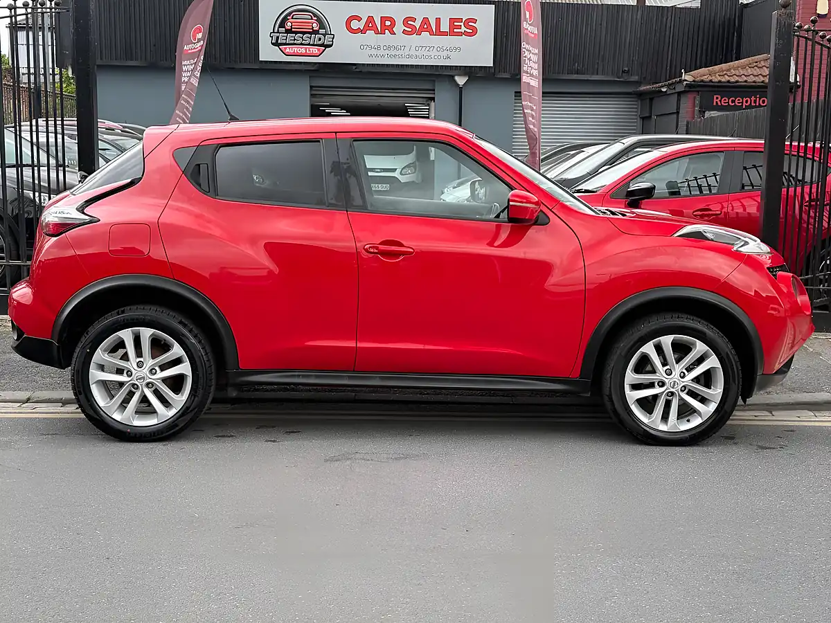 Used 2016 Nissan Juke N-Connecta Red - Interior and Exterior details 3