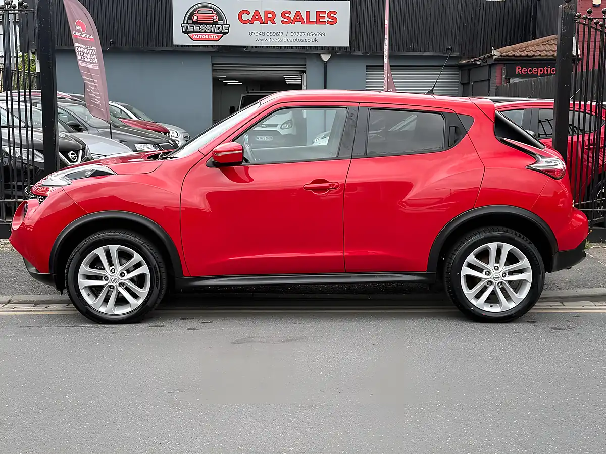 Used 2016 Nissan Juke N-Connecta Red - Interior and Exterior details 4