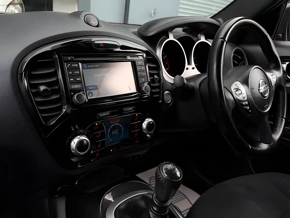 Used 2016 Nissan Juke N-Connecta Red - Interior and Exterior details 9
