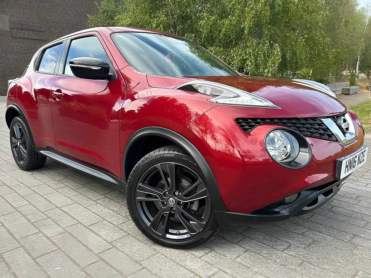 Used 2016 Nissan Juke N-Connecta Red - Front View