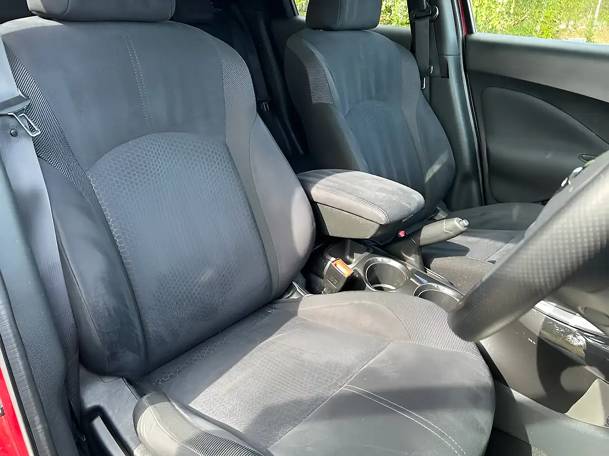 Used 2016 Nissan Juke N-Connecta Red - Interior and Exterior details 12