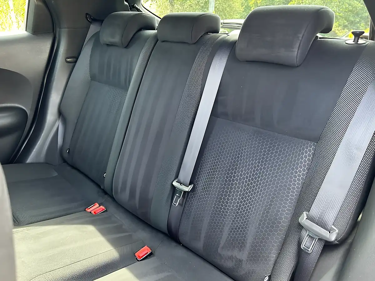 Used 2016 Nissan Juke N-Connecta Red - Interior and Exterior details 13