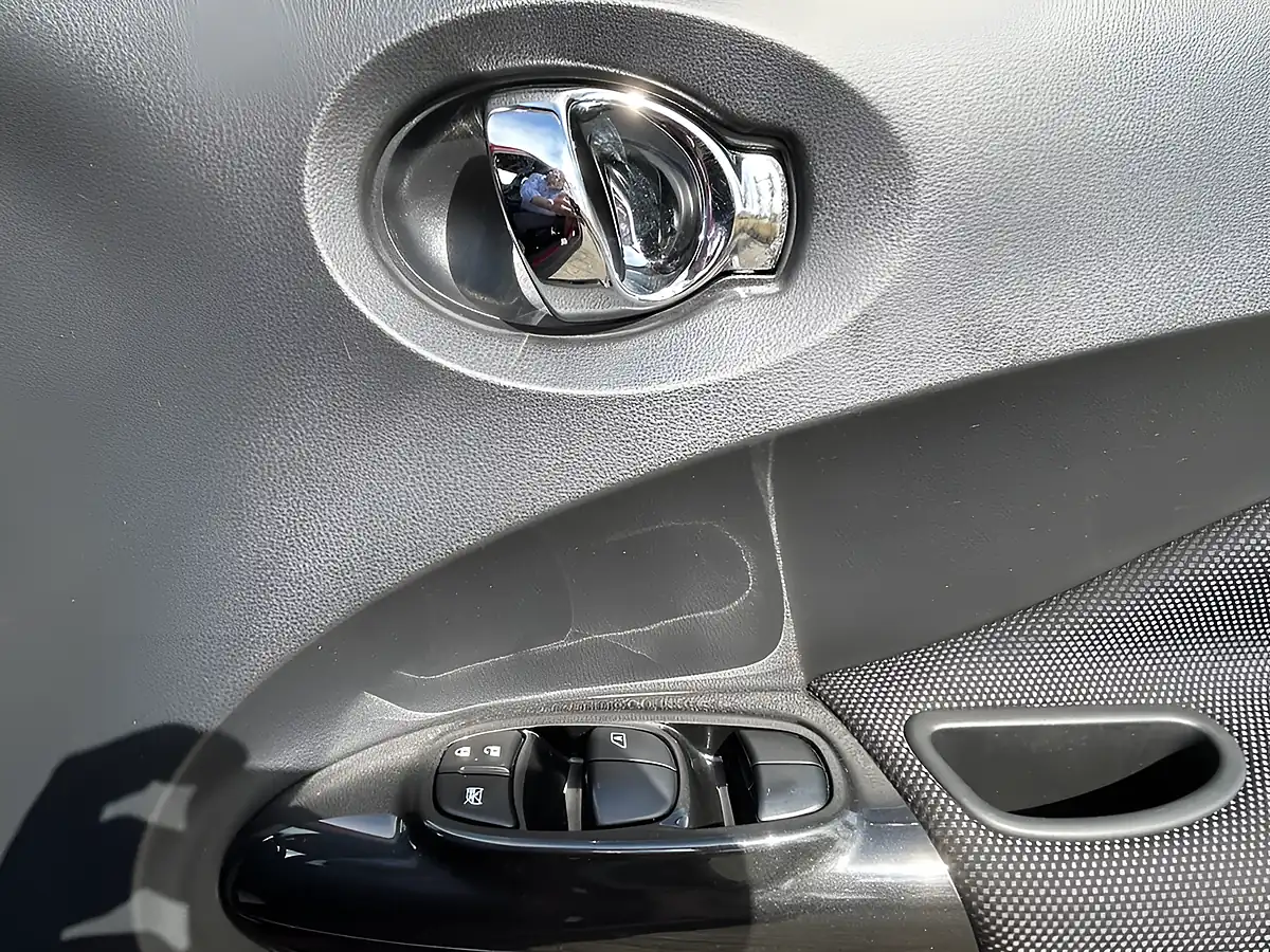 Used 2016 Nissan Juke N-Connecta Red - Interior and Exterior details 15
